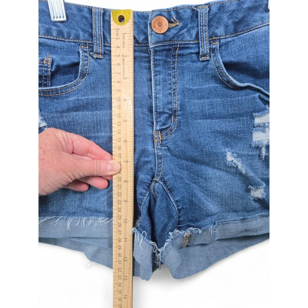 SO‎ Womens 9 Distressed Denim Shortie Shorts Blue Cuffed Y2K Casual Jean Shorts